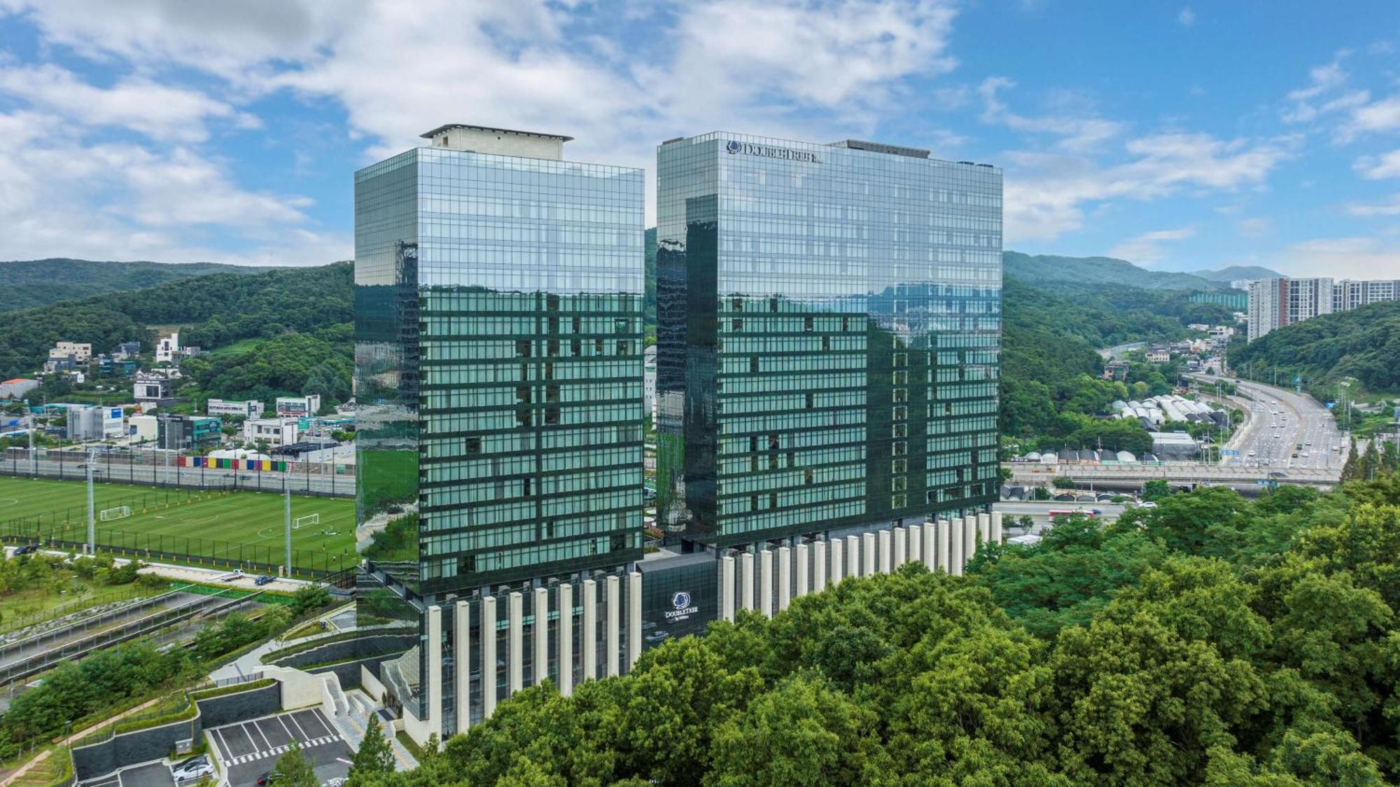 Готель Doubletree By Hilton Seoul Pangyo Соннам Екстер'єр фото