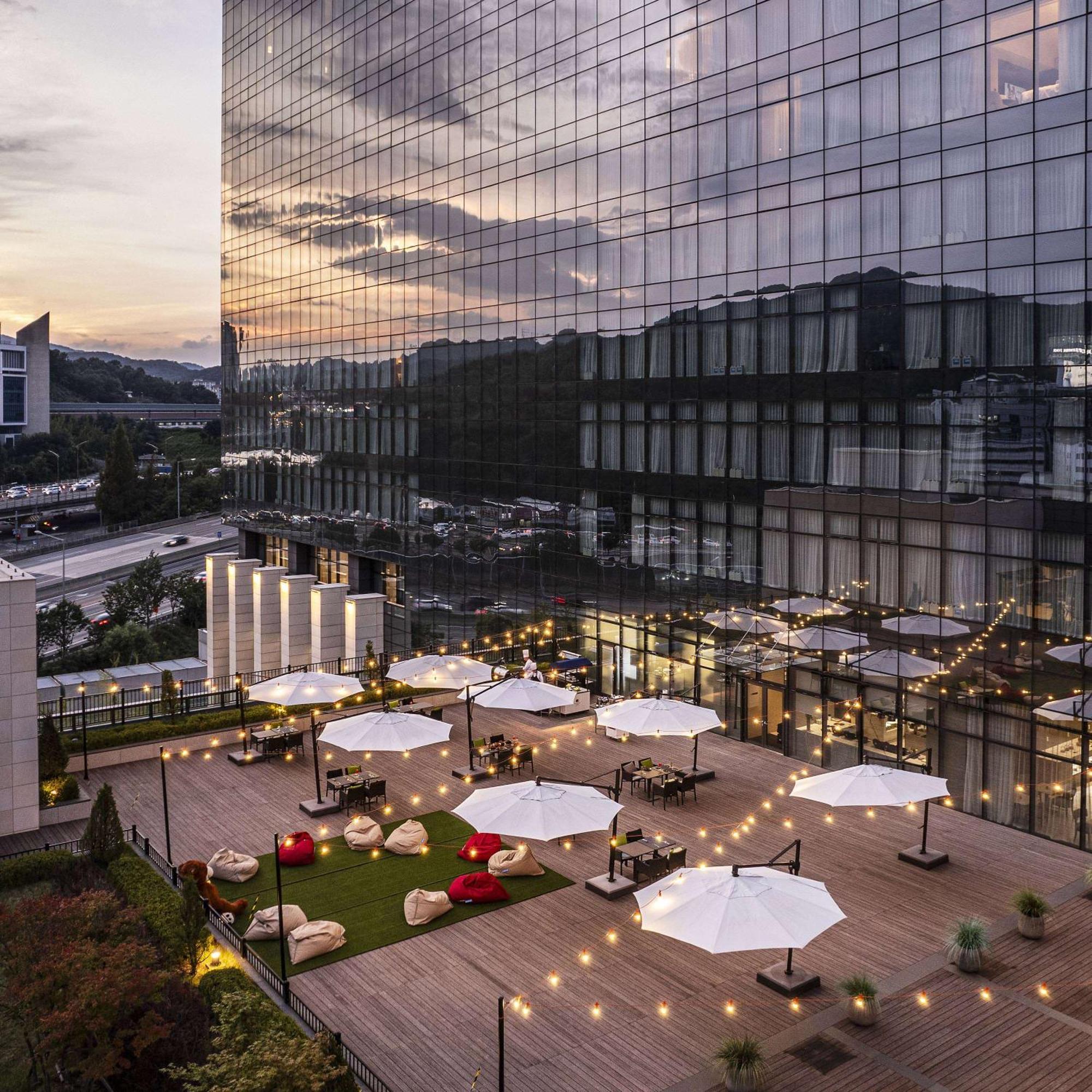 Готель Doubletree By Hilton Seoul Pangyo Соннам Екстер'єр фото
